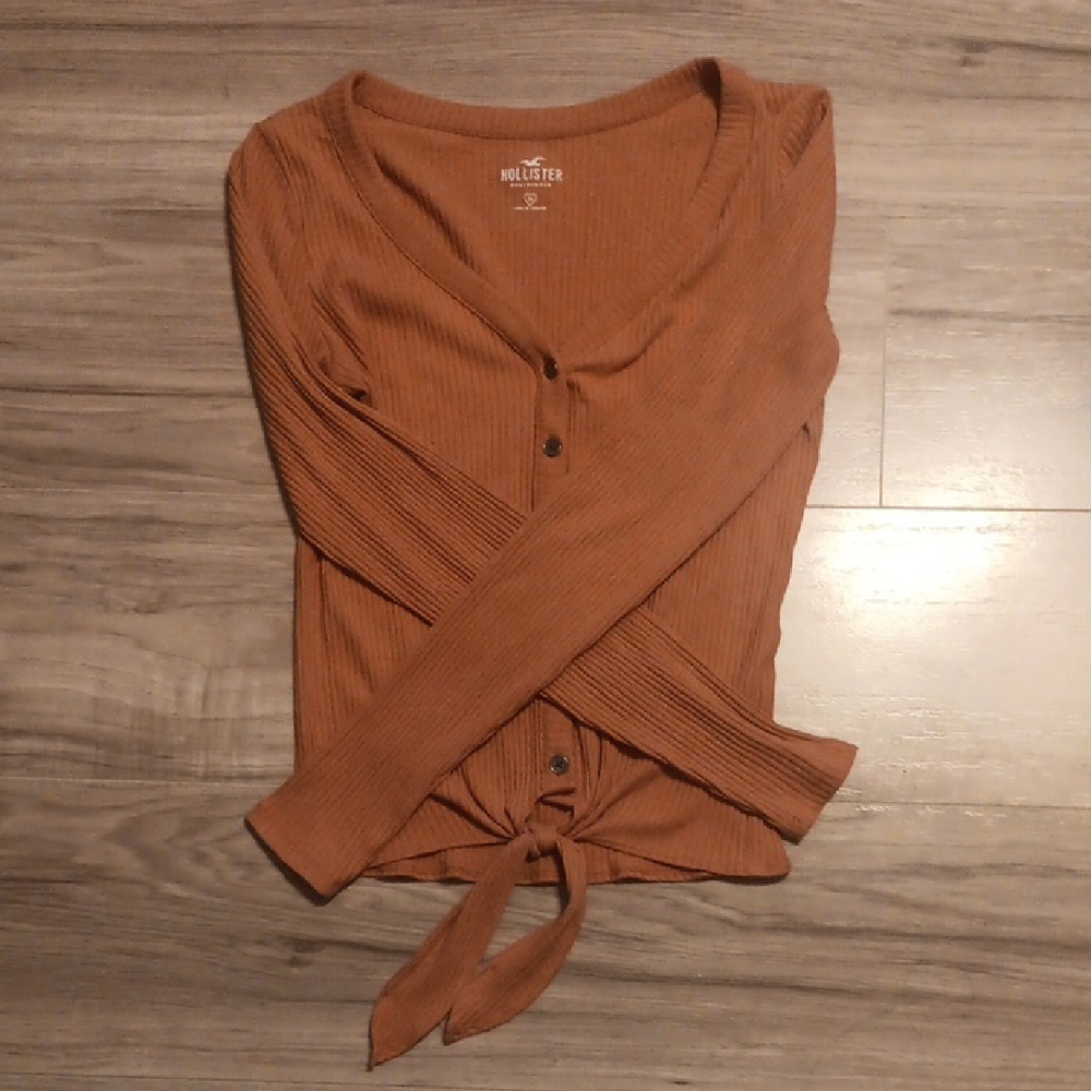 Hollister Women's Brown Ribbed Tie-Front Top